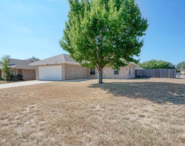 407 Bent Wood Dr - Photo Thumbnail 6