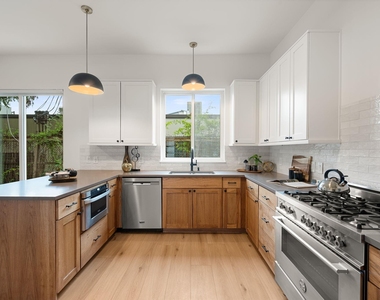 1504 Collier St - Photo Thumbnail 14