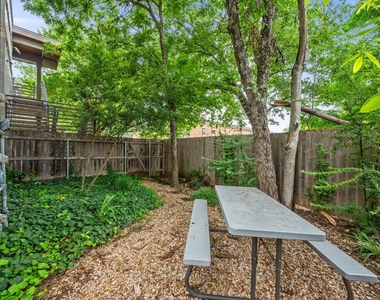 1504 Collier St - Photo Thumbnail 7