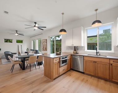 1504 Collier St - Photo Thumbnail 12