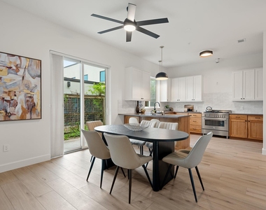 1504 Collier St - Photo Thumbnail 10