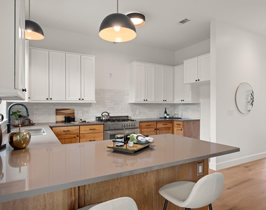 1504 Collier St - Photo Thumbnail 16