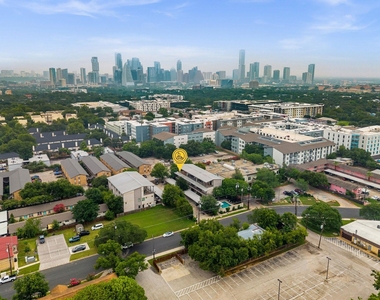 1504 Collier St - Photo Thumbnail 4