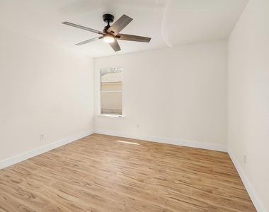 302 Phillips St - Photo Thumbnail 16