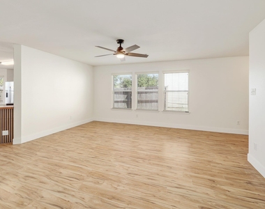 302 Phillips St - Photo Thumbnail 6