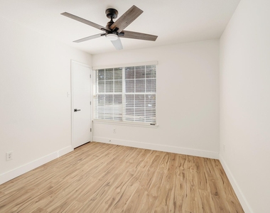 302 Phillips St - Photo Thumbnail 17