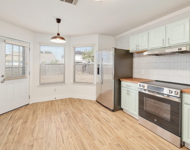 302 Phillips St - Photo Thumbnail 10