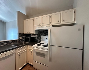 4411 Guadalupe St - Photo Thumbnail 3