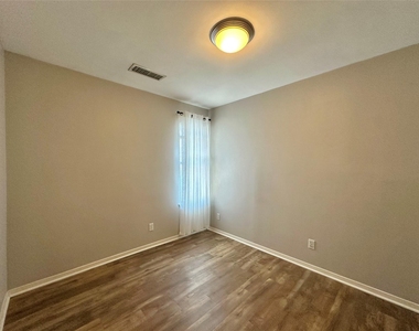 4411 Guadalupe St - Photo Thumbnail 8