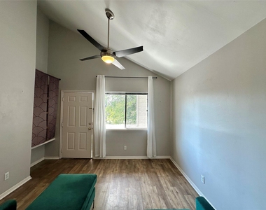 4411 Guadalupe St - Photo Thumbnail 2