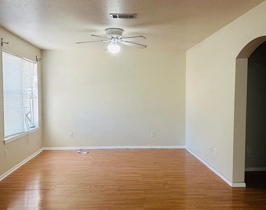 2222 Katy Ln - Photo Thumbnail 8