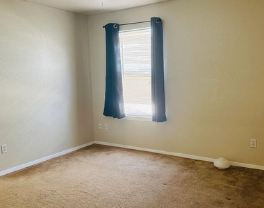 2222 Katy Ln - Photo Thumbnail 7