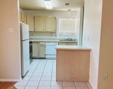 2222 Katy Ln - Photo Thumbnail 4