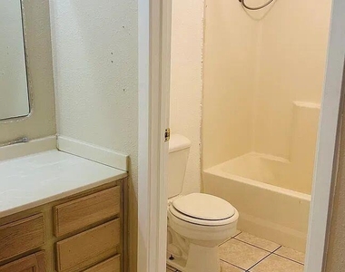 2222 Katy Ln - Photo Thumbnail 3