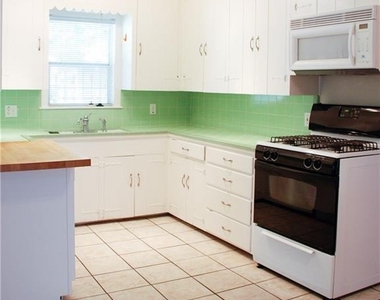 910 E 51st St - Photo Thumbnail 5