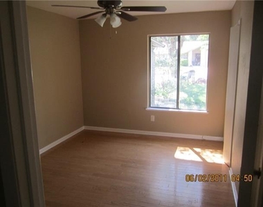 9409 Mountain Quail Rd - Photo Thumbnail 5