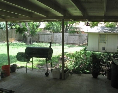 9409 Mountain Quail Rd - Photo Thumbnail 9