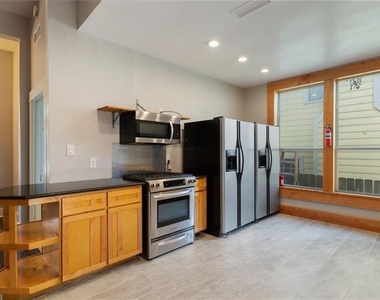 3210 Hampton Rd - Photo Thumbnail 3