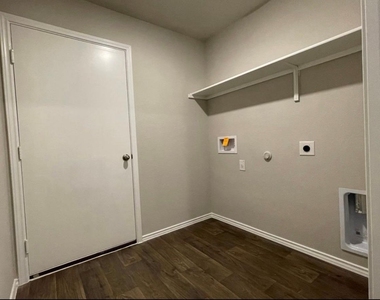 5805 Xene Dr - Photo Thumbnail 17