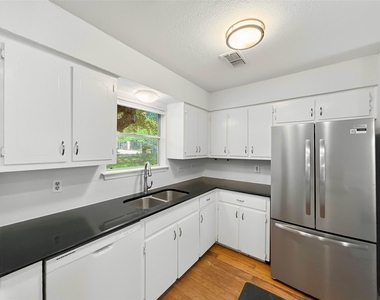 5201 Hedgewood Dr - Photo Thumbnail 4