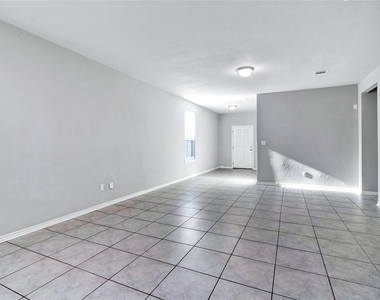 216 Syrah Ct - Photo Thumbnail 3
