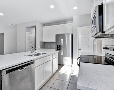 216 Syrah Ct - Photo Thumbnail 7