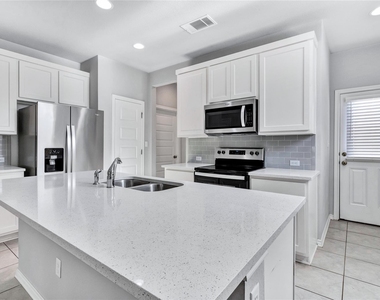 216 Syrah Ct - Photo Thumbnail 6