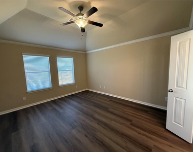 2204 Tranquility Ln - Photo Thumbnail 13