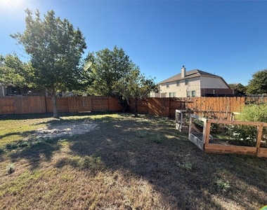 2204 Tranquility Ln - Photo Thumbnail 17
