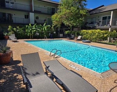 500 E Riverside Dr - Photo Thumbnail 16