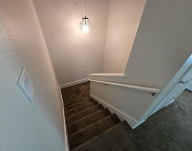 500 E Riverside Dr - Photo Thumbnail 14