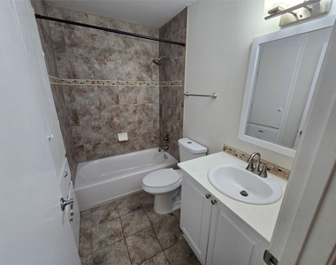 500 E Riverside Dr - Photo Thumbnail 13