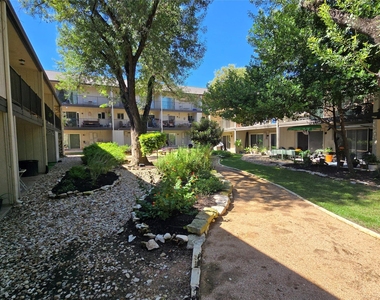 500 E Riverside Dr - Photo Thumbnail 22