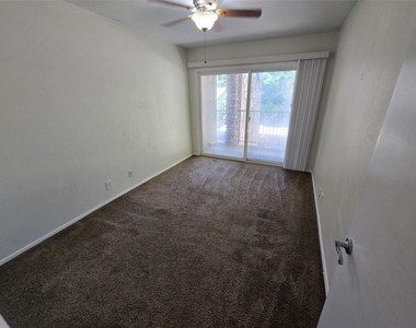 500 E Riverside Dr - Photo Thumbnail 12