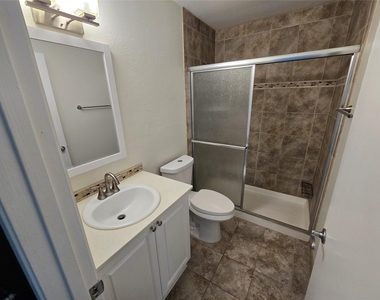 500 E Riverside Dr - Photo Thumbnail 10