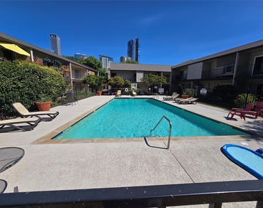 500 E Riverside Dr - Photo Thumbnail 15