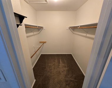 500 E Riverside Dr - Photo Thumbnail 9