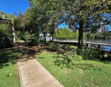 500 E Riverside Dr - Photo Thumbnail 23