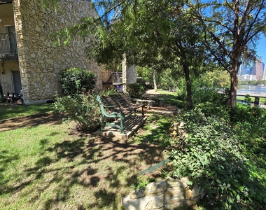 500 E Riverside Dr - Photo Thumbnail 20