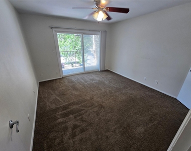 500 E Riverside Dr - Photo Thumbnail 11
