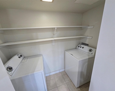 500 E Riverside Dr - Photo Thumbnail 7