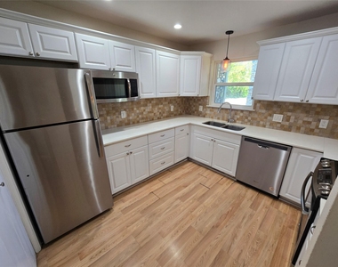 500 E Riverside Dr - Photo Thumbnail 4