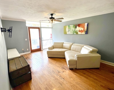 2043 Dunsford Terrace - Photo Thumbnail 3