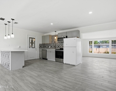 6713 Provost Road N - Photo Thumbnail 3