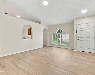 3520 Alec Drive - Photo Thumbnail 7