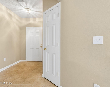 785 Oakleaf Plantation Parkway - Photo Thumbnail 2