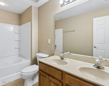 785 Oakleaf Plantation Parkway - Photo Thumbnail 16