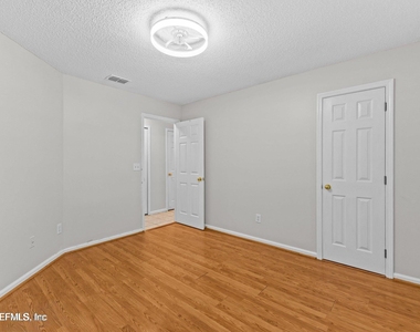 9109 Mountaintop Court - Photo Thumbnail 16