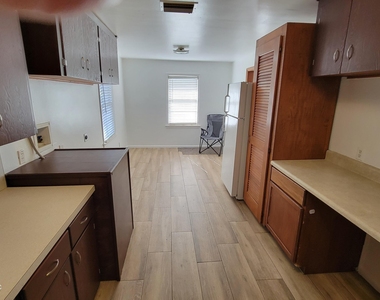 4505 Clinton Avenue - Photo Thumbnail 3