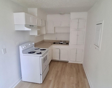 7913 Hare Avenue - Photo Thumbnail 7